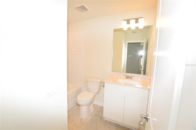 Building Photo - 5048 Holm Oak Dr