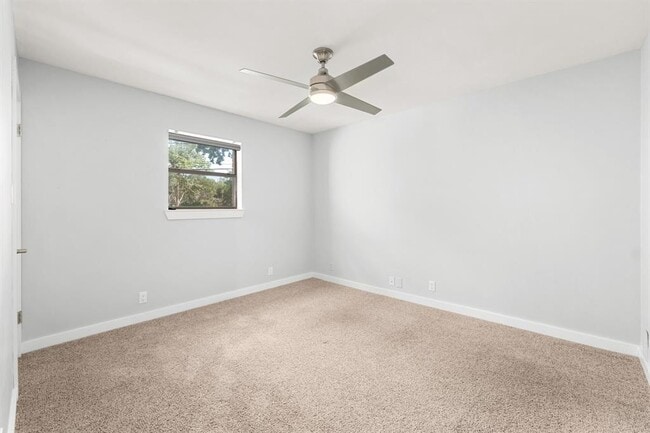 Building Photo - 1215 Robin Trail