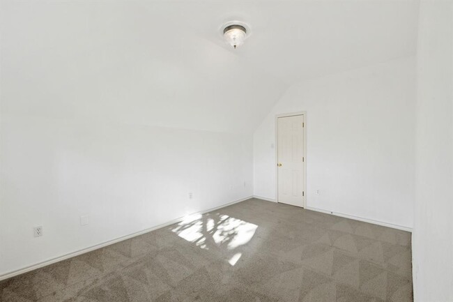 Building Photo - 500 Errol Dr
