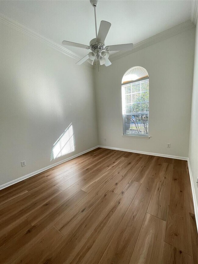 Building Photo - 15801 Belfin Dr