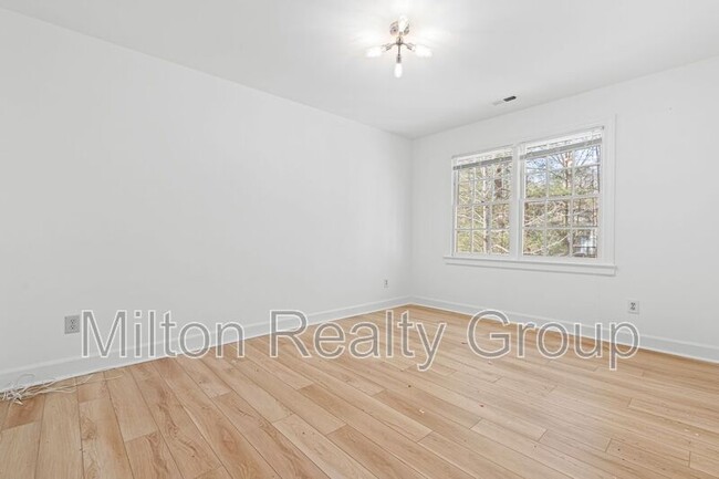 Building Photo - 7709 Highlandview Cir