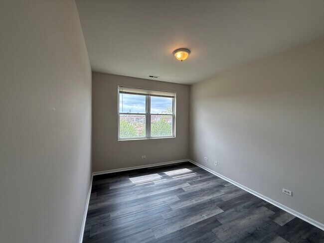 Building Photo - 7952 S Carpenter St