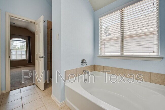 Building Photo - 10516 Bolivar Dr