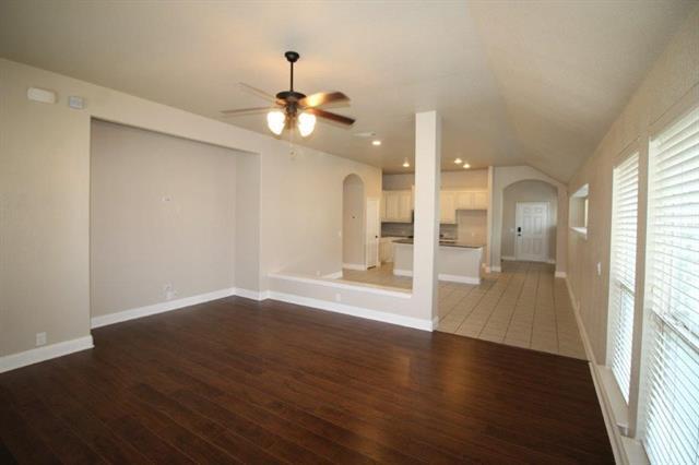 Building Photo - 6613 Meadow Glen Dr