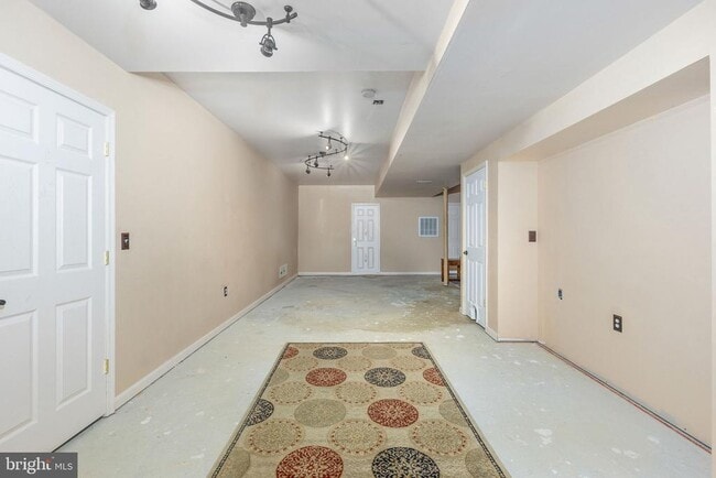 Building Photo - 8314 Myrtle Ln