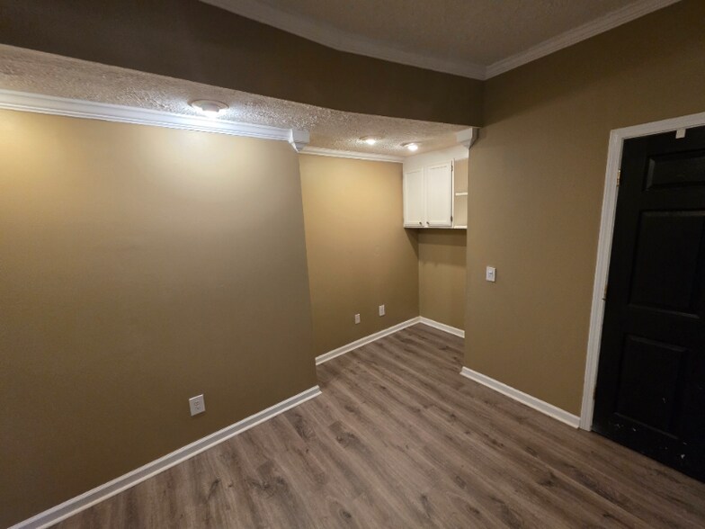 Building Photo - 3374 Royal Oaks Dr