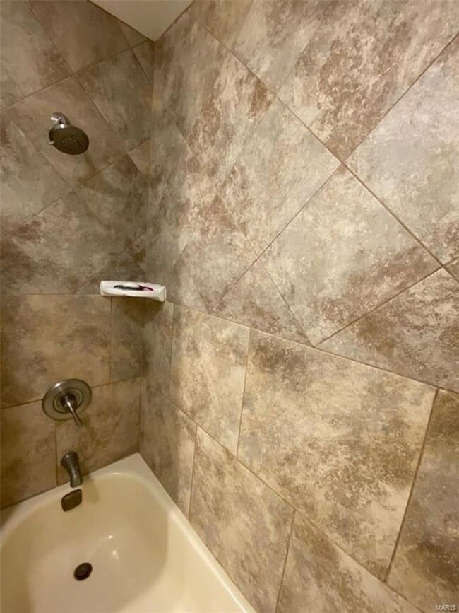 Building Photo - 7 Edgeworth Ave