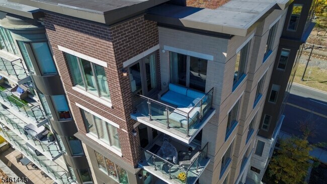 Building Photo - 100 Eton Row