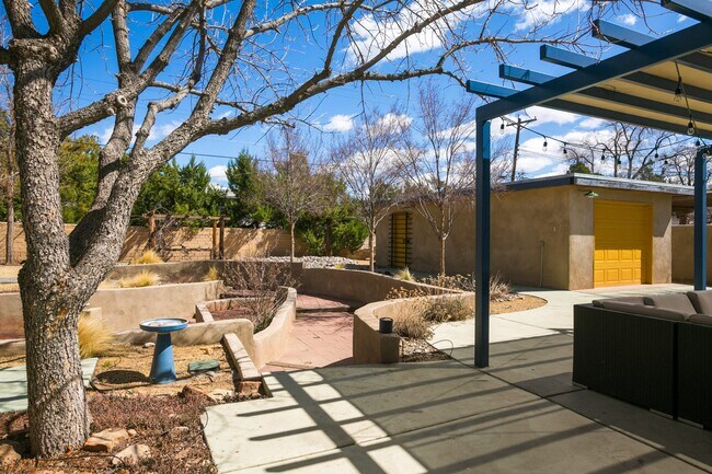 Building Photo - 610 Carlisle Blvd SE