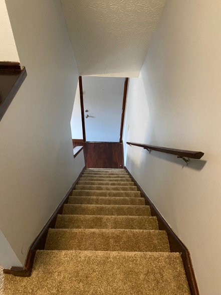 Building Photo - 136 W Pacemont Rd