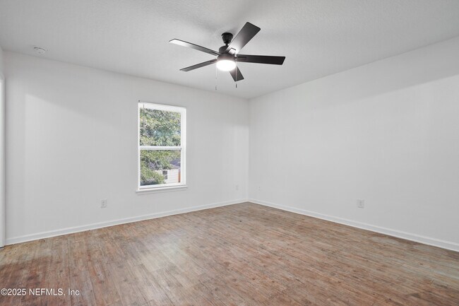 Building Photo - 8431 India Ave