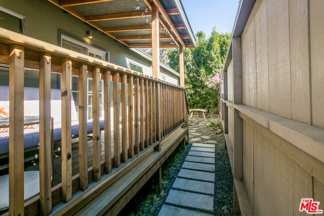 Building Photo - 4088 Redwood Ave