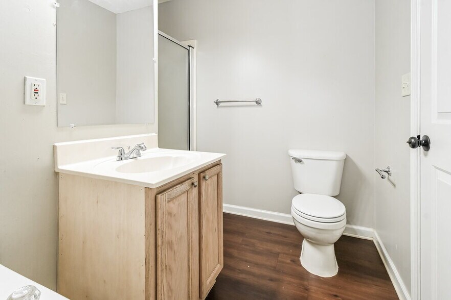 Building Photo - 7292 Green Ash Dr