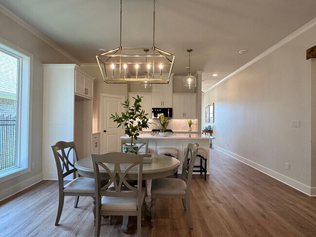 Building Photo - 9248 Villas Ct