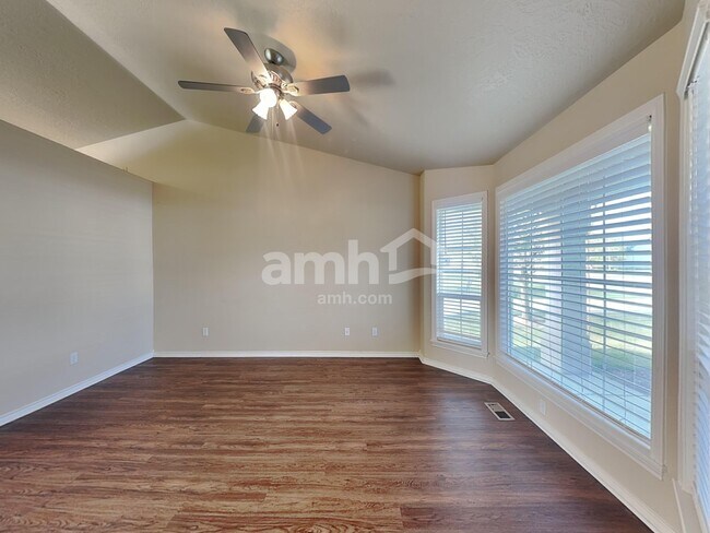 Building Photo - 956 S Wild Yucca Ave
