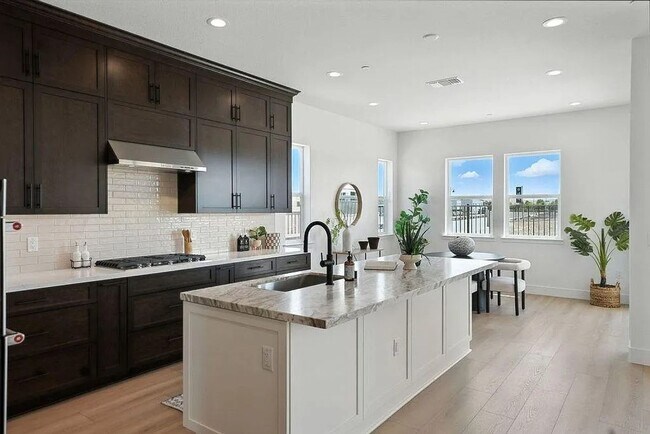 Building Photo - Spacious 2 bedroom 2 bath Home in 55+ Adul...