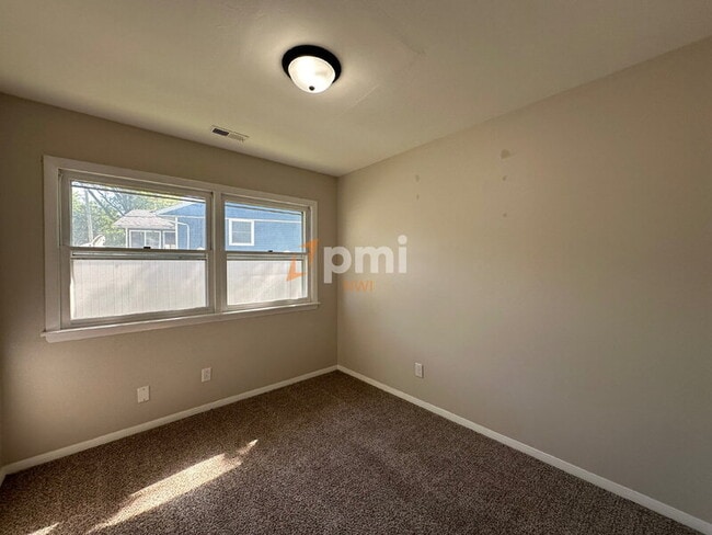 Building Photo - 613 Southwind Dr