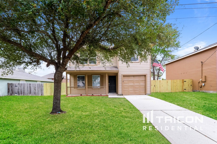 Primary Photo - 16783 Fallen Timbers Dr