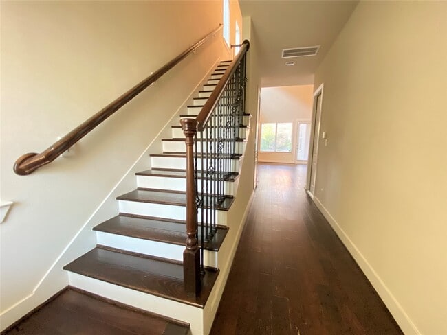 Building Photo - 9510 Cedarpost Square St