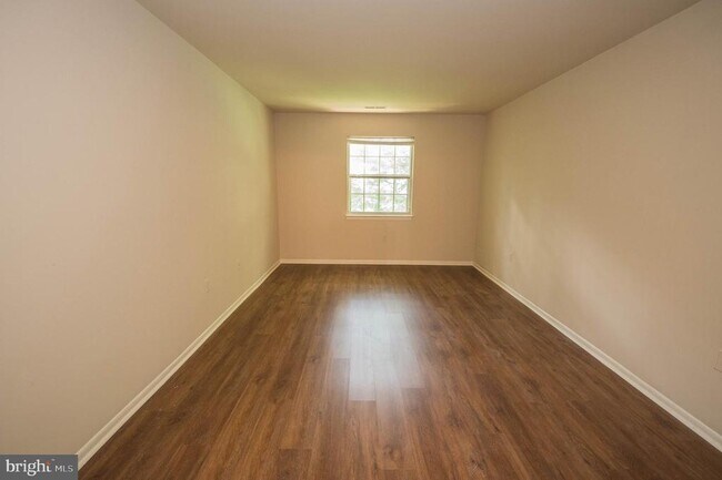 Building Photo - 803 College Ln