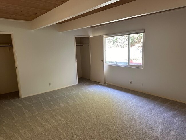 Building Photo - 121 Escanyo Way