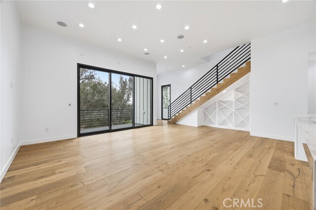 Building Photo - 6565 Pickwick St