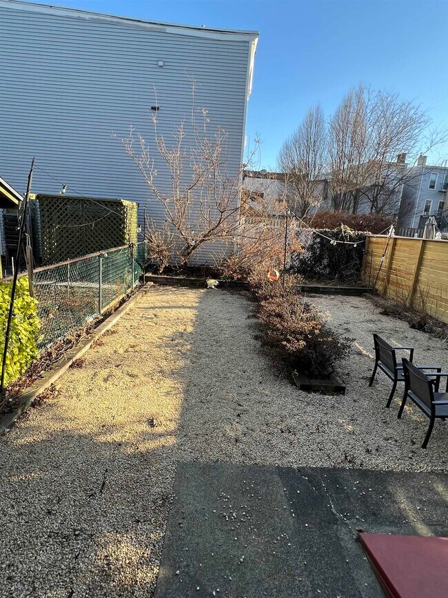 Building Photo - 96 Reservoir Ave