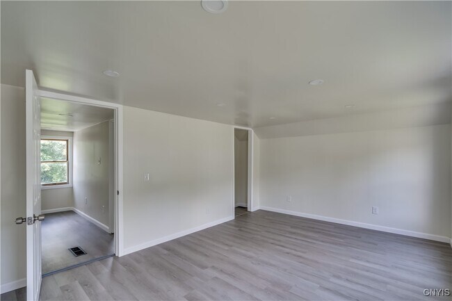 Building Photo - 29538 Maple St