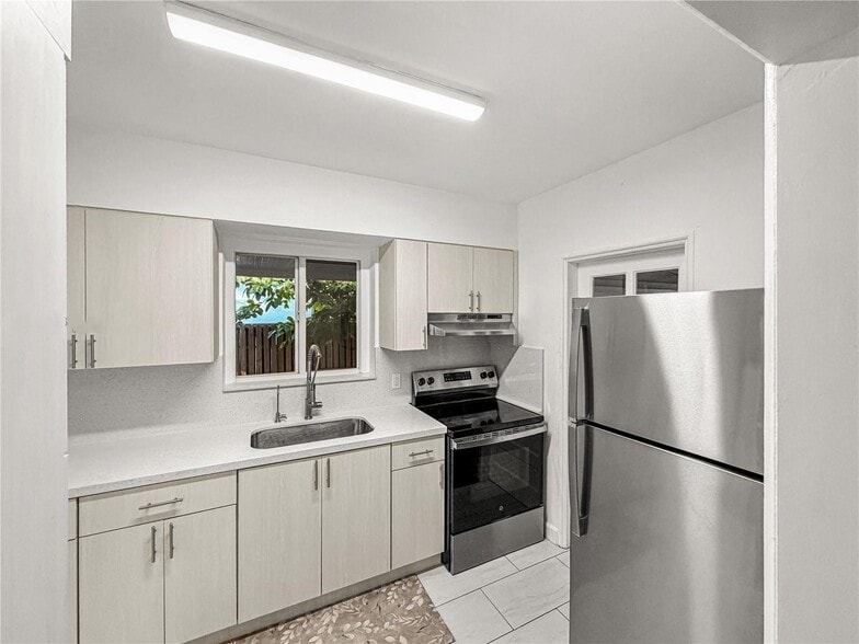 Building Photo - 1575 SW 12th Ave