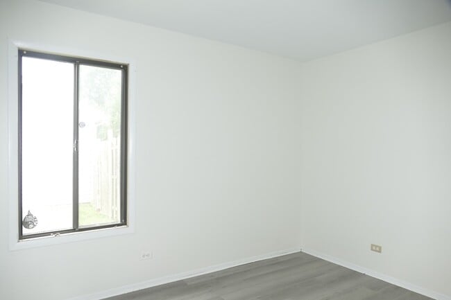 Building Photo - 1076 Crestwood Ln