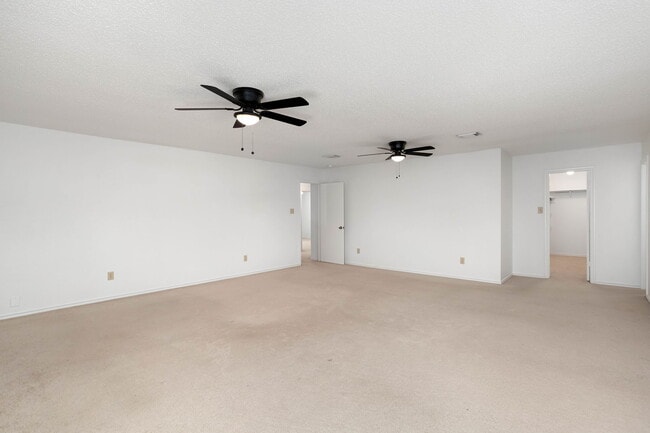 Building Photo - 8090 Chestnut Ash Dr