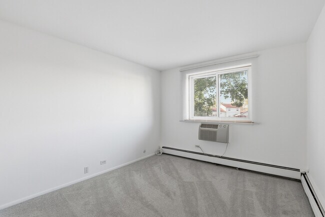 Building Photo - 1375 Rebecca Dr