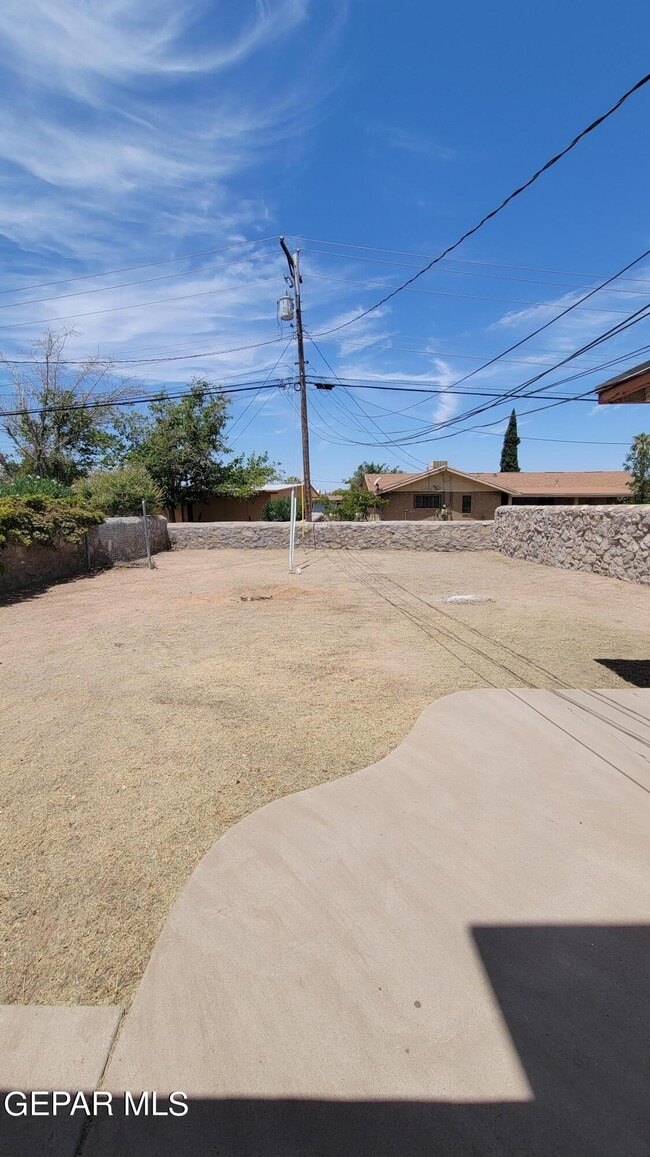 Building Photo - 1405 Cessna Dr