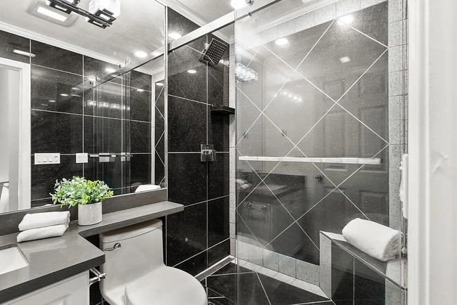 Building Photo - UNIT 5