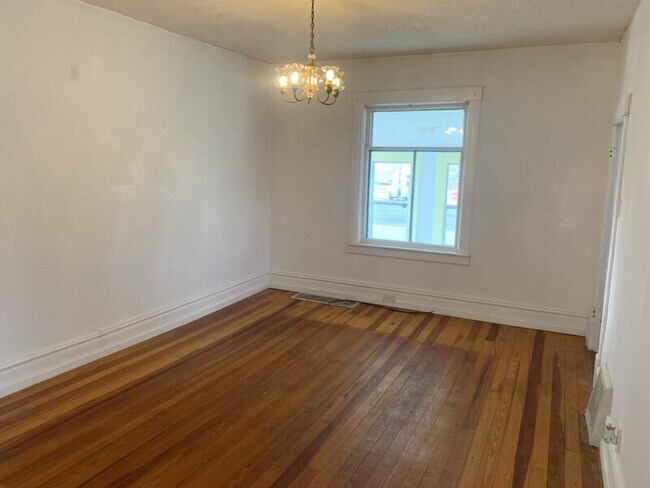 Building Photo - 1464 Beach St