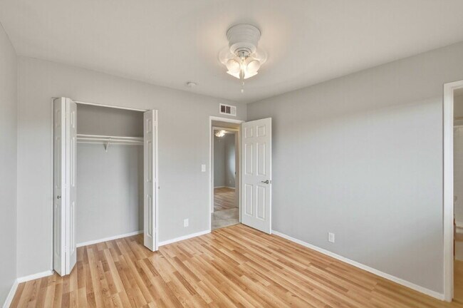 Building Photo - 1224 E 9th Ave