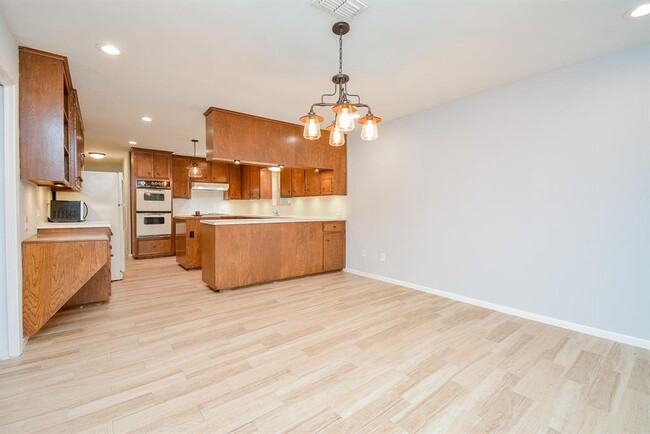 Building Photo - 2103 Winged Foot Dr