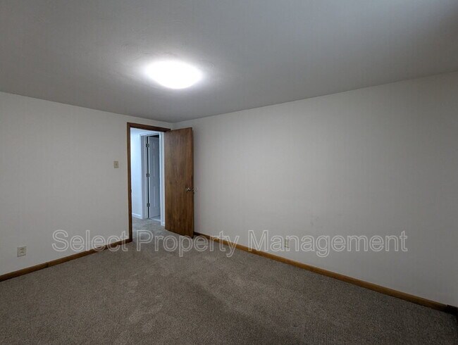 Building Photo - 710 E Cook Rd