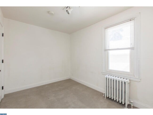 Building Photo - Renovated 4 Bedroom, 1.5 Bath House - Walk...