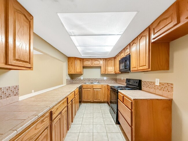 Building Photo - 2 Bedroom 1.5 Bath