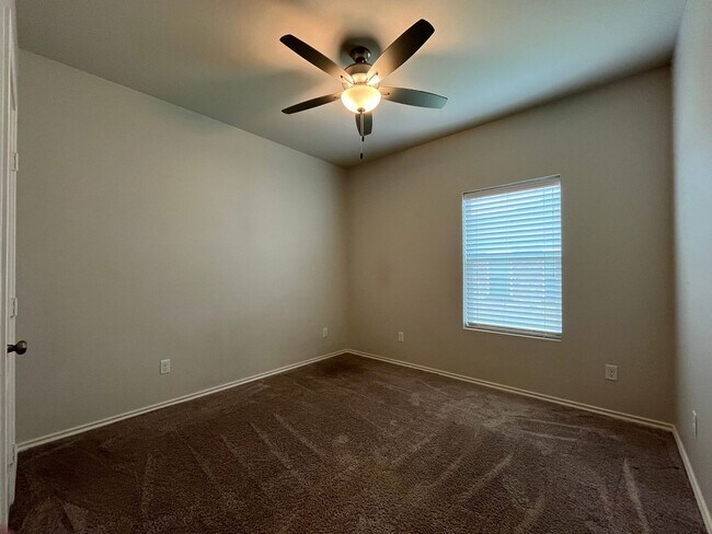 Building Photo - 917 Martin St