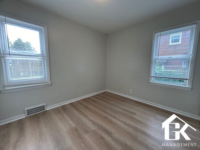 Building Photo - 5915 Farmbrook St