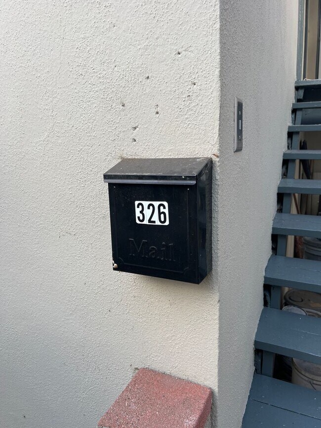 Building Photo - Sheldon St.