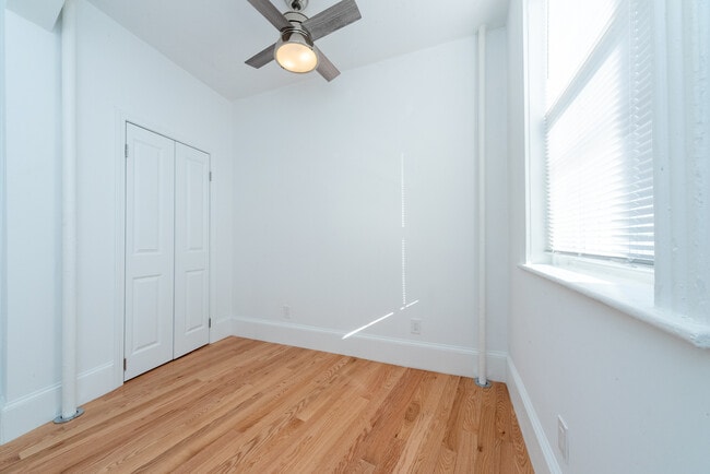 Building Photo - 151 Park Dr