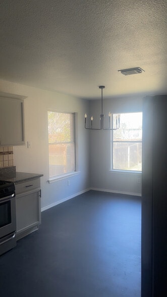 Building Photo - 1028 Doras Dr