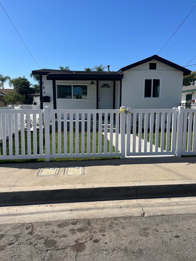 Building Photo - Beautifully Remodeled 2 Bed / 1 Bath Home in Orange