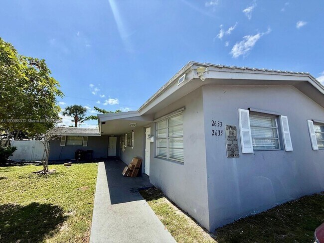 Building Photo - 2633 NW 9th Ave