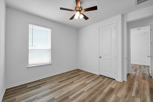 Building Photo - 551 Ruby Bnd Ln