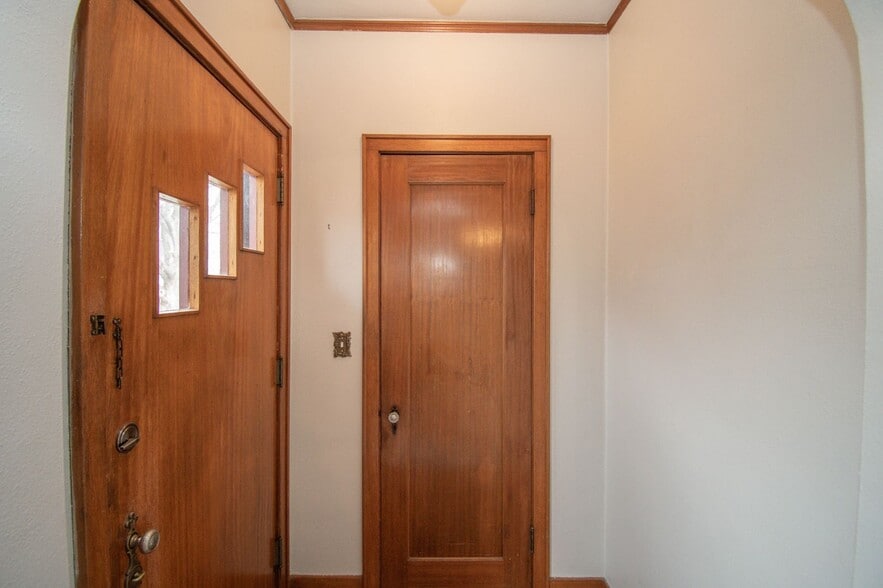 Building Photo - 2116 S Euclid Ave