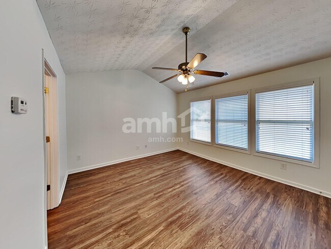 Building Photo - 127 Oleander Way